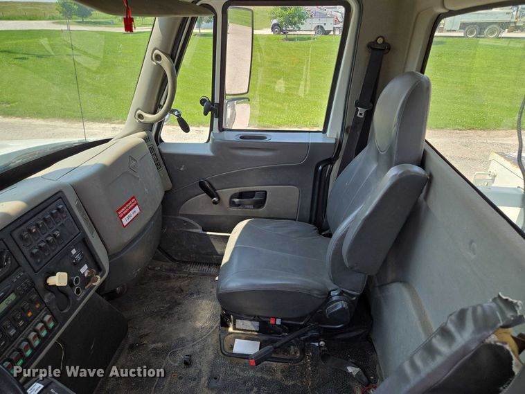 image for item EF1508 2011 International 7500 bucket truck