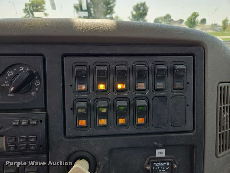 image for item EF1508 2011 International 7500 bucket truck