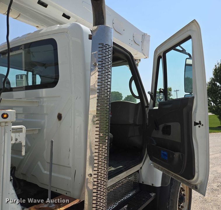 image for item EF1508 2011 International 7500 bucket truck