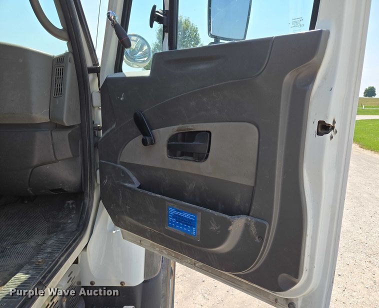 image for item EF1508 2011 International 7500 bucket truck