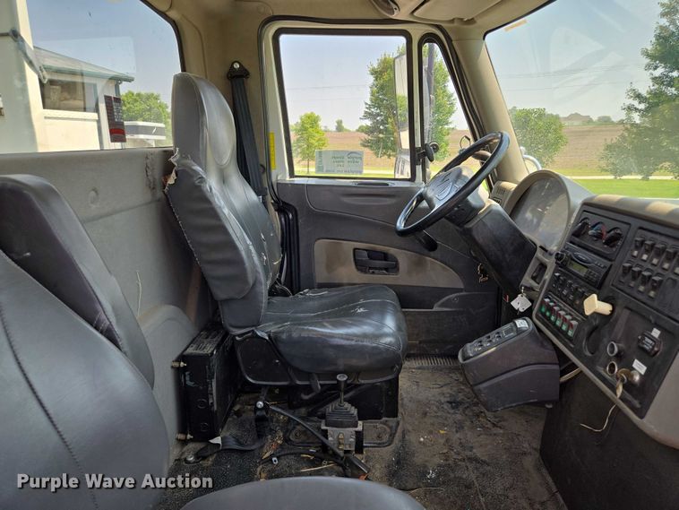 image for item EF1508 2011 International 7500 bucket truck