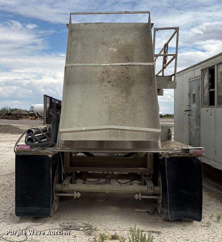 image for item EF6009 Cedarapids twin screw mixer