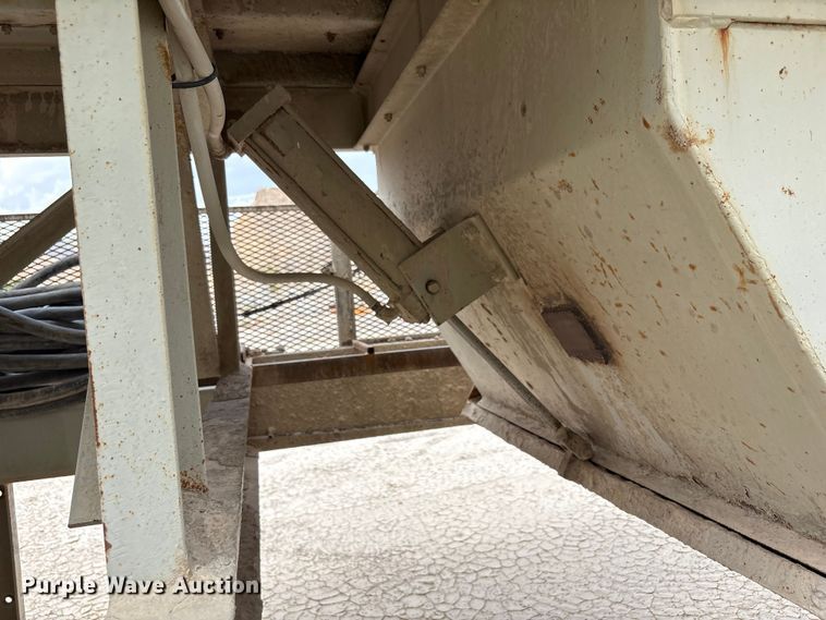 image for item EF6009 Cedarapids twin screw mixer