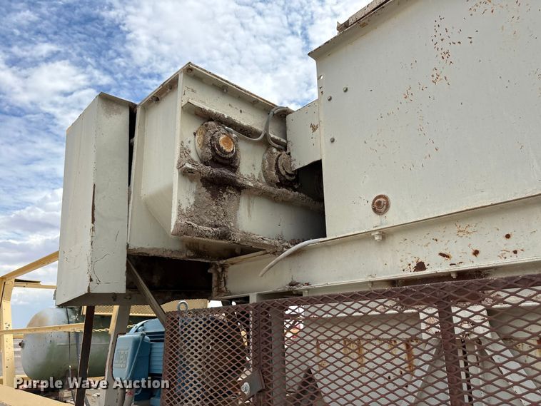 image for item EF6009 Cedarapids twin screw mixer