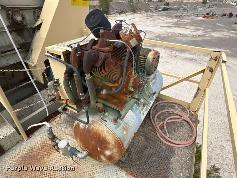 image for item EF6009 Cedarapids twin screw mixer