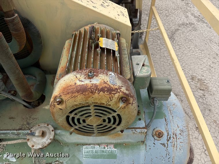 image for item EF6009 Cedarapids twin screw mixer