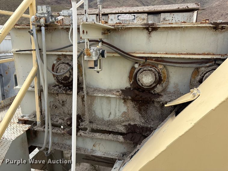 image for item EF6009 Cedarapids twin screw mixer