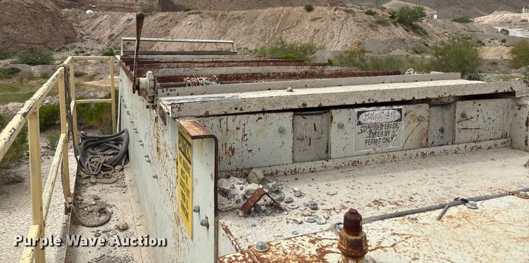 image for item EF6009 Cedarapids twin screw mixer