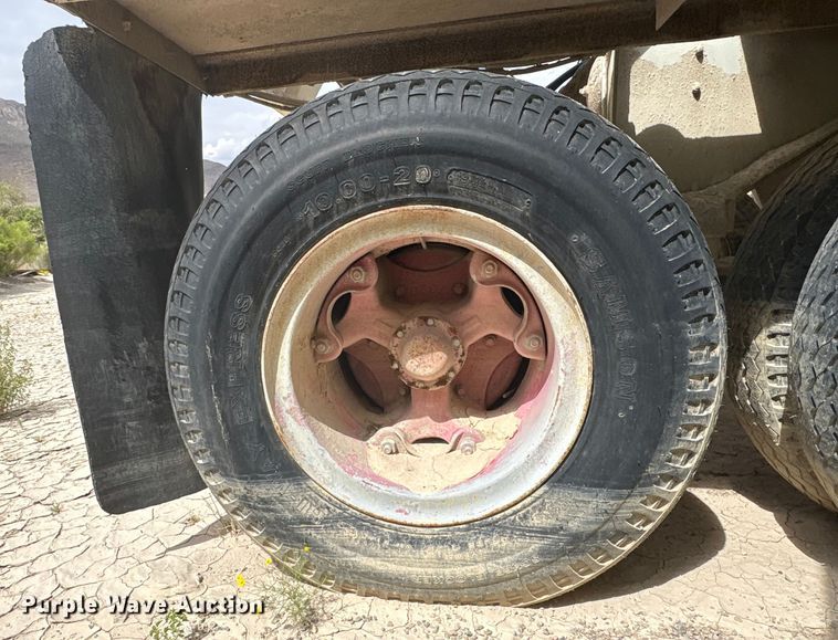 image for item EF6009 Cedarapids twin screw mixer