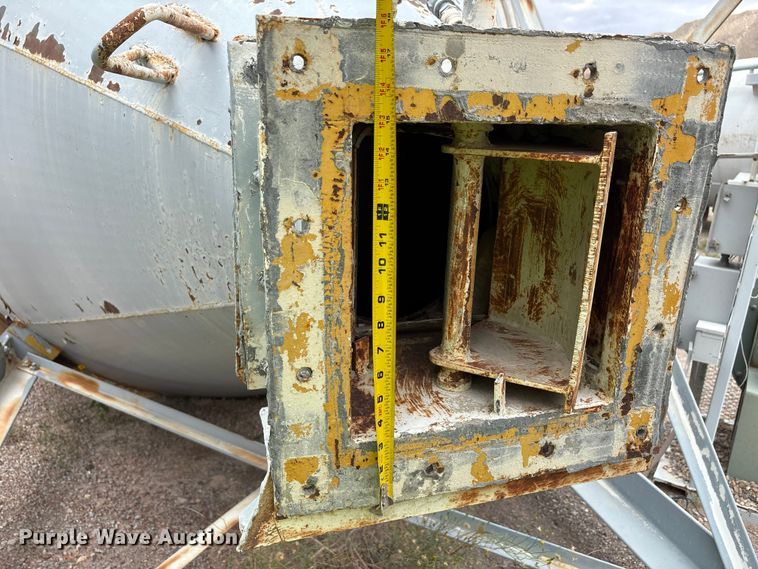 image for item EF6019 Concrete silo