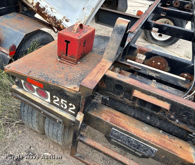 image for item EF6035 1985 Knight Trailers roll off trailer