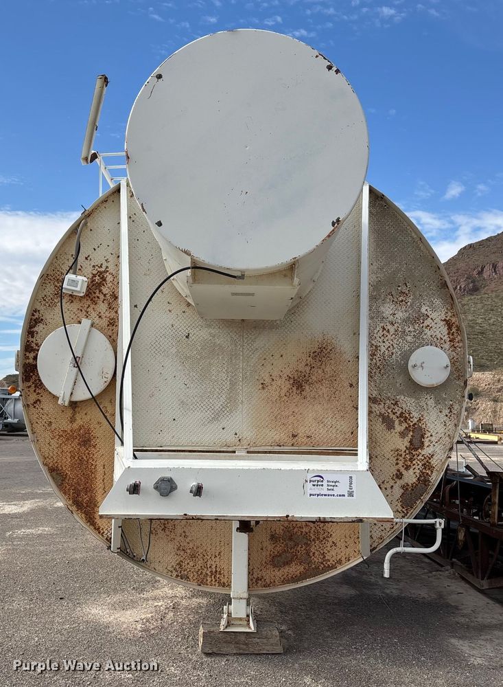 image for item EF6038 Mobile concrete silo