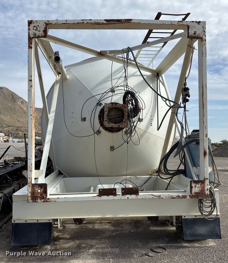 image for item EF6038 Mobile concrete silo