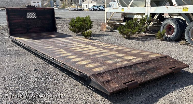 image for item EF6050 Hook lift flat bed