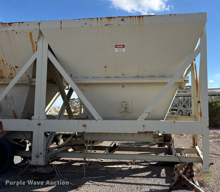 image for item EF6051 Cedarapids Mobile asphalt bin