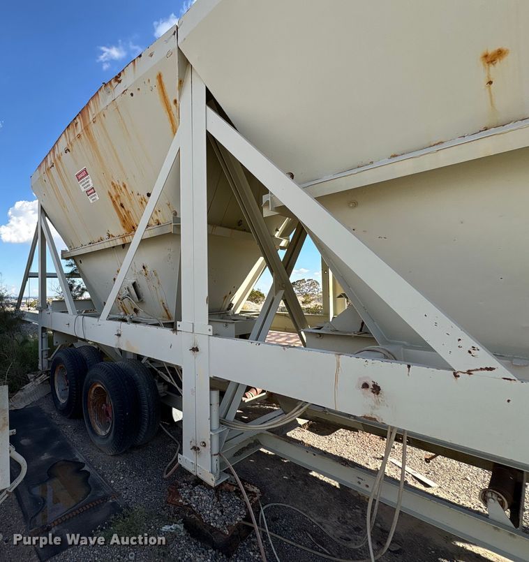 image for item EF6051 Cedarapids Mobile asphalt bin