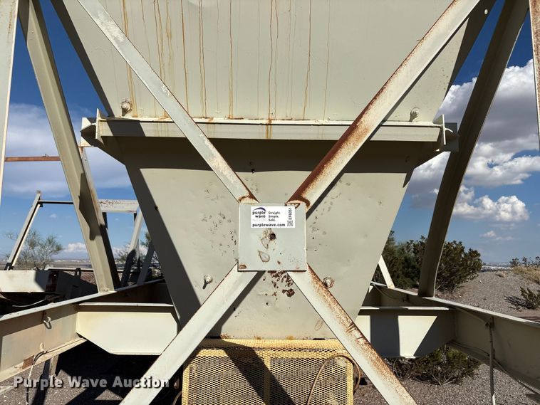 image for item EF6051 Cedarapids Mobile asphalt bin