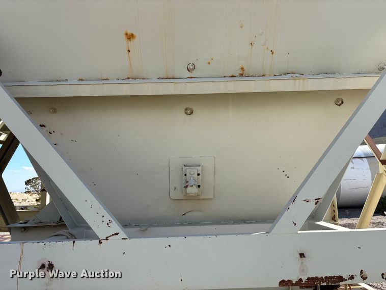 image for item EF6051 Cedarapids Mobile asphalt bin