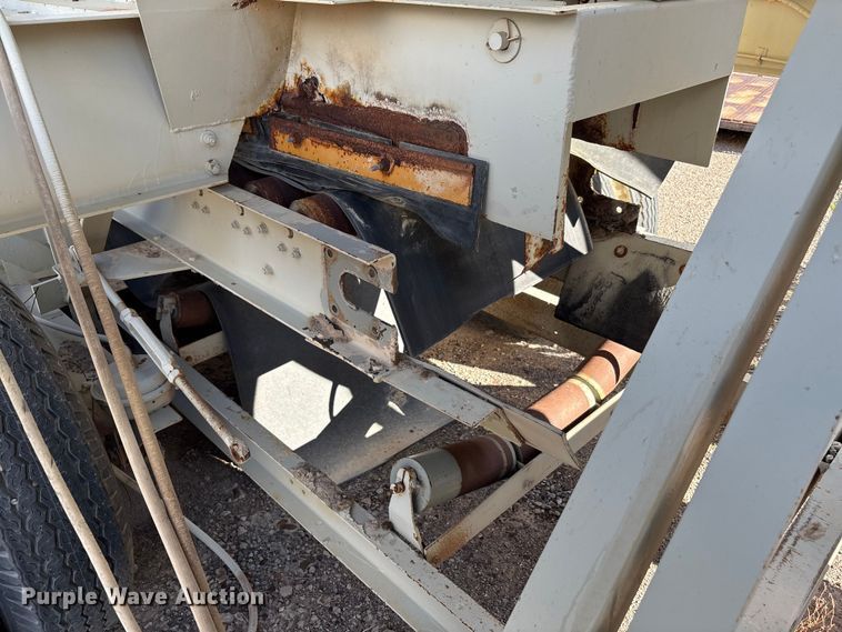 image for item EF6051 Cedarapids Mobile asphalt bin