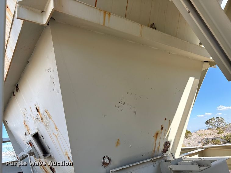 image for item EF6051 Cedarapids Mobile asphalt bin