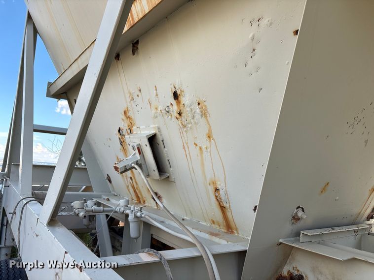 image for item EF6051 Cedarapids Mobile asphalt bin