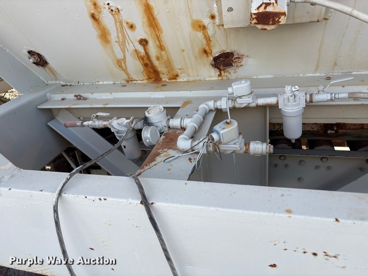 image for item EF6051 Cedarapids Mobile asphalt bin