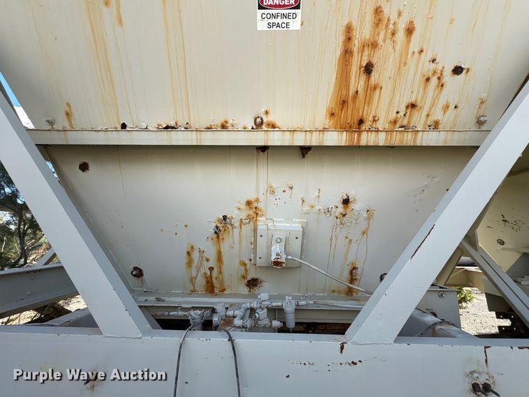 image for item EF6051 Cedarapids Mobile asphalt bin