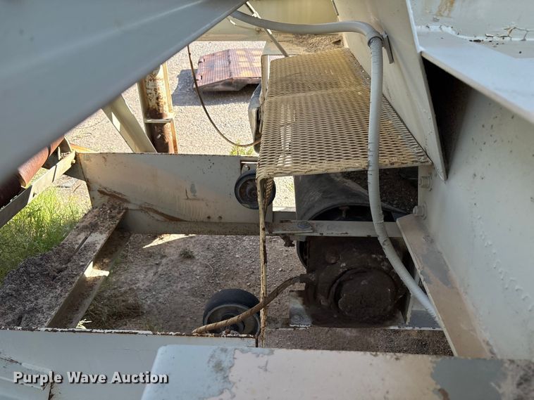 image for item EF6051 Cedarapids Mobile asphalt bin