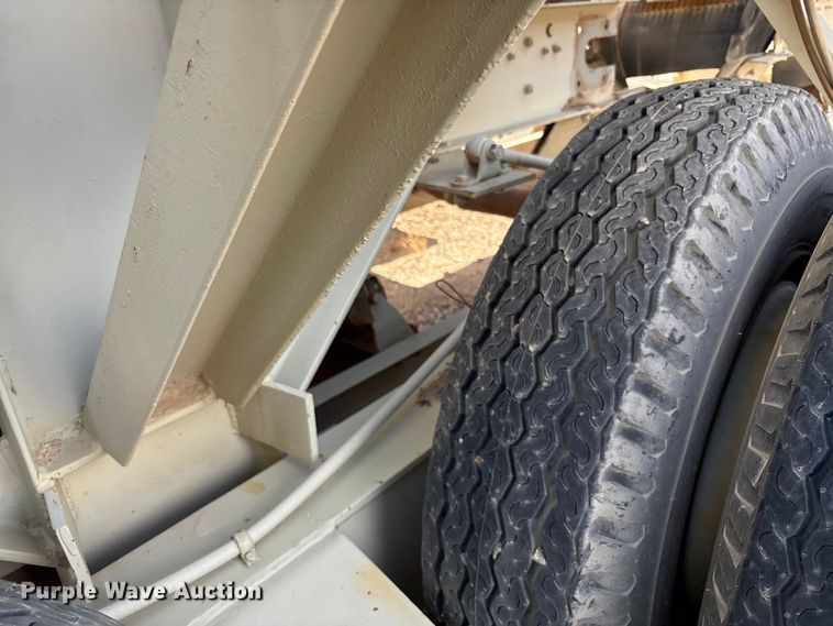 image for item EF6051 Cedarapids Mobile asphalt bin