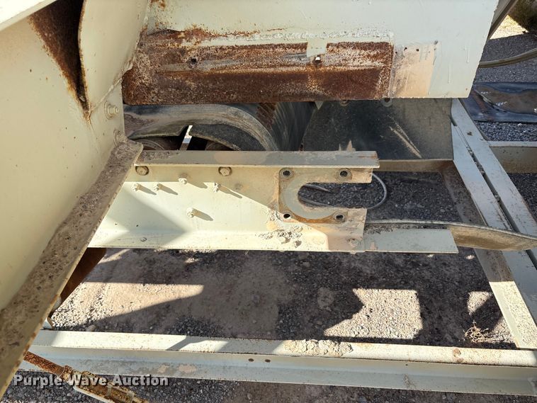 image for item EF6051 Cedarapids Mobile asphalt bin