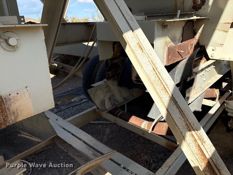 image for item EF6051 Cedarapids Mobile asphalt bin