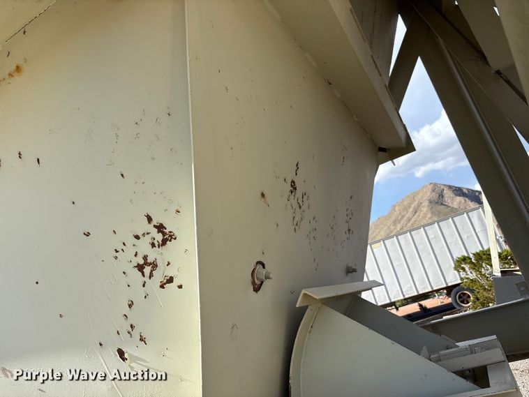 image for item EF6051 Cedarapids Mobile asphalt bin