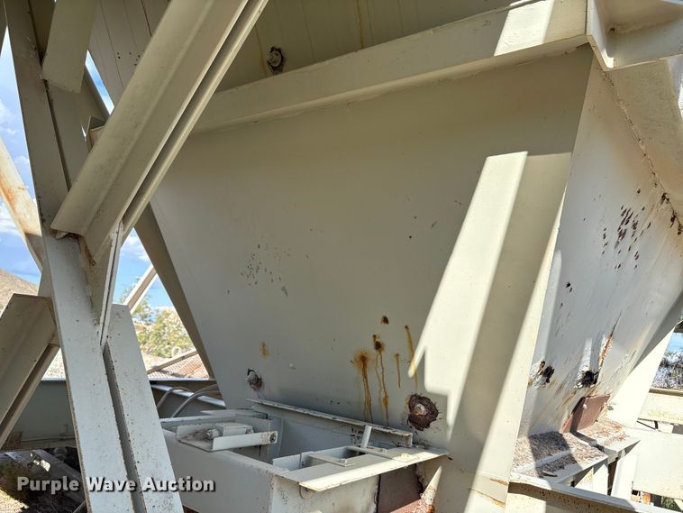 image for item EF6051 Cedarapids Mobile asphalt bin