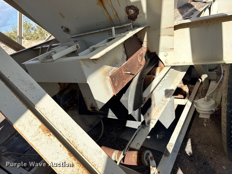 image for item EF6051 Cedarapids Mobile asphalt bin