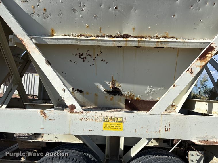 image for item EF6051 Cedarapids Mobile asphalt bin