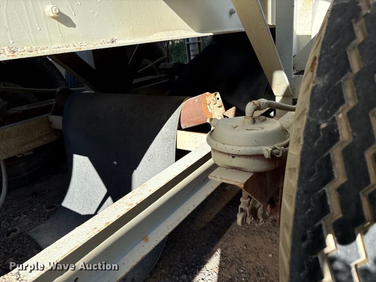 image for item EF6051 Cedarapids Mobile asphalt bin