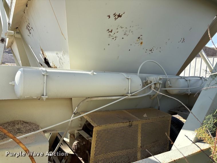 image for item EF6051 Cedarapids Mobile asphalt bin