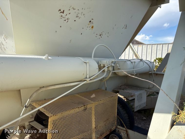 image for item EF6051 Cedarapids Mobile asphalt bin