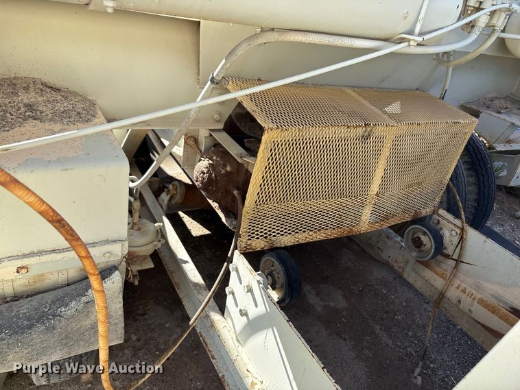image for item EF6051 Cedarapids Mobile asphalt bin