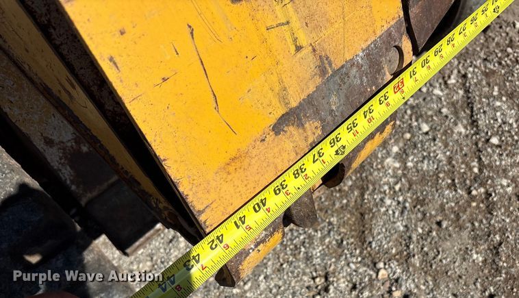 image for item EF6059 2009 John Deere CT332 tracked skid steer loader