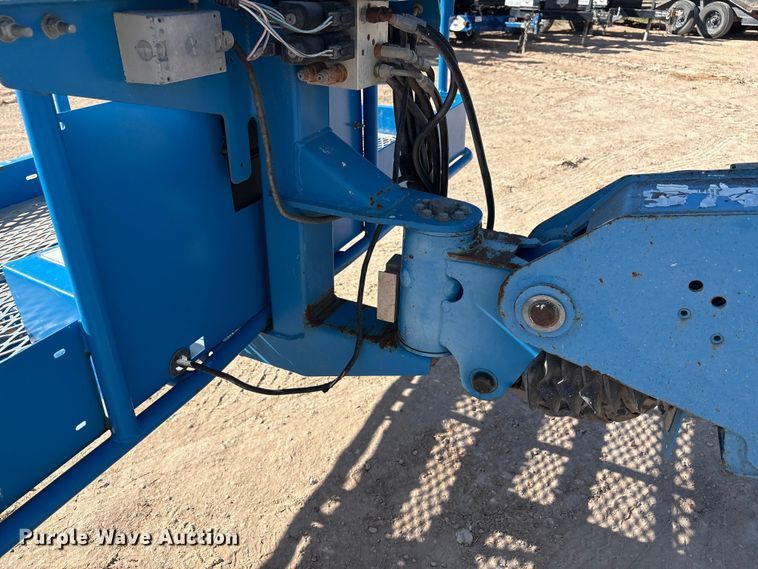 image for item EF6064 2010 Genie S80 boom lift