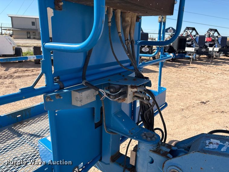 image for item EF6064 2010 Genie S80 boom lift