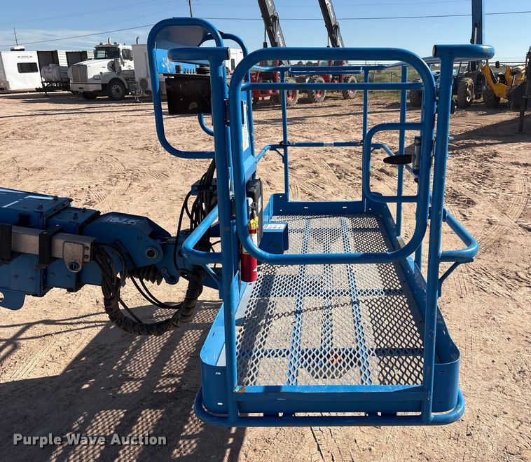 image for item EF6064 2010 Genie S80 boom lift