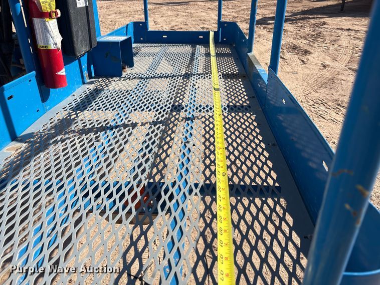 image for item EF6064 2010 Genie S80 boom lift