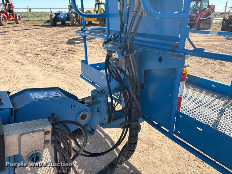image for item EF6064 2010 Genie S80 boom lift