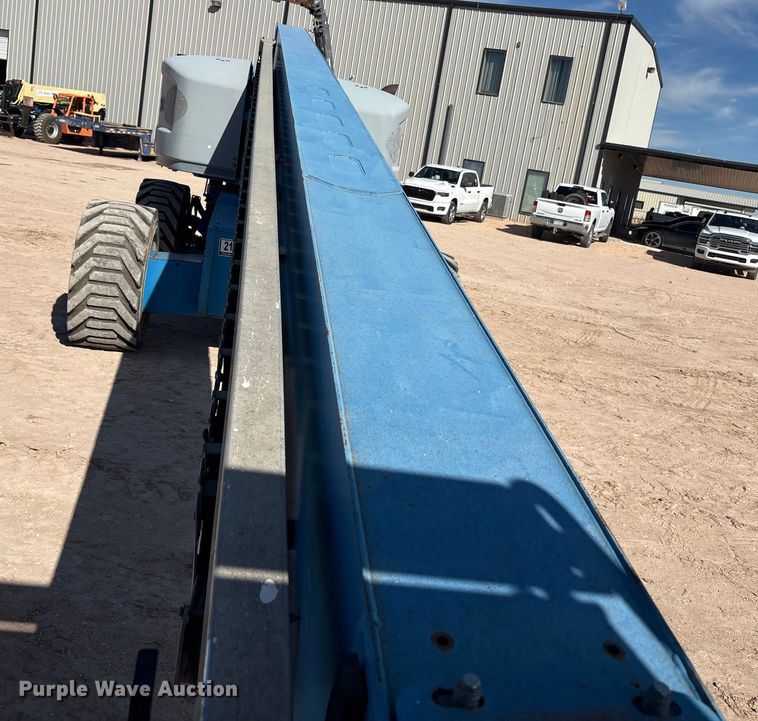 image for item EF6064 2010 Genie S80 boom lift