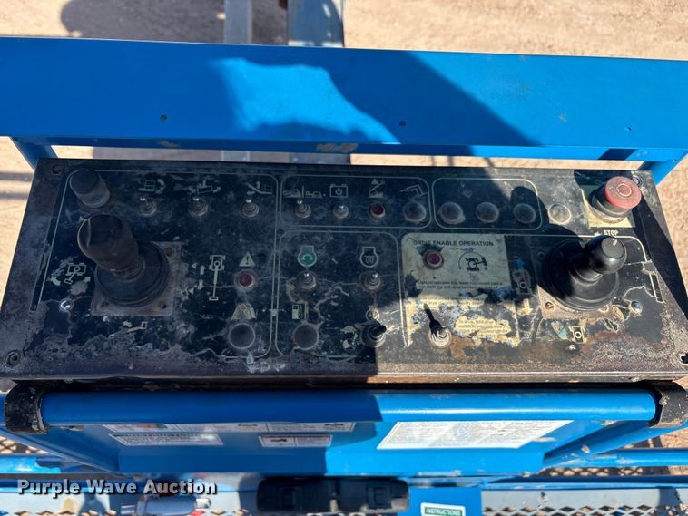 image for item EF6064 2010 Genie S80 boom lift