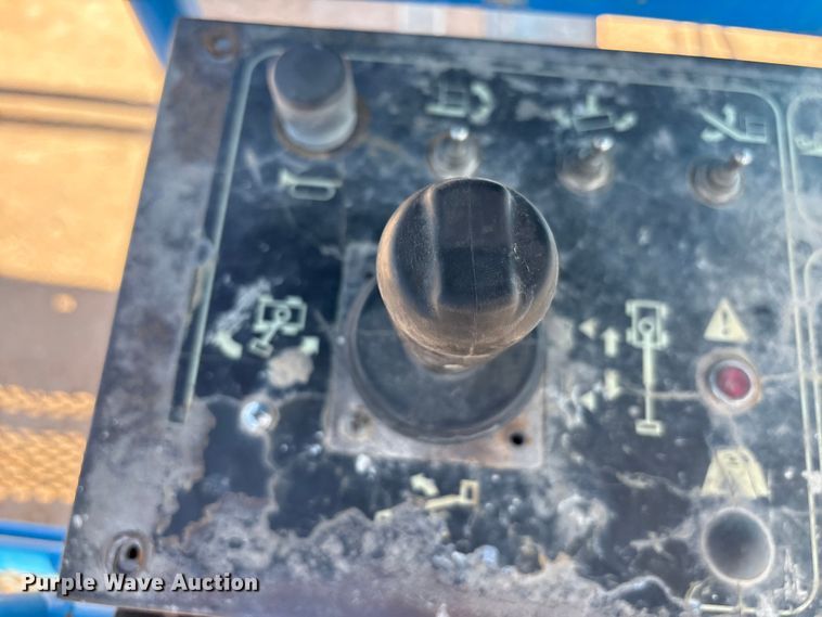 image for item EF6064 2010 Genie S80 boom lift