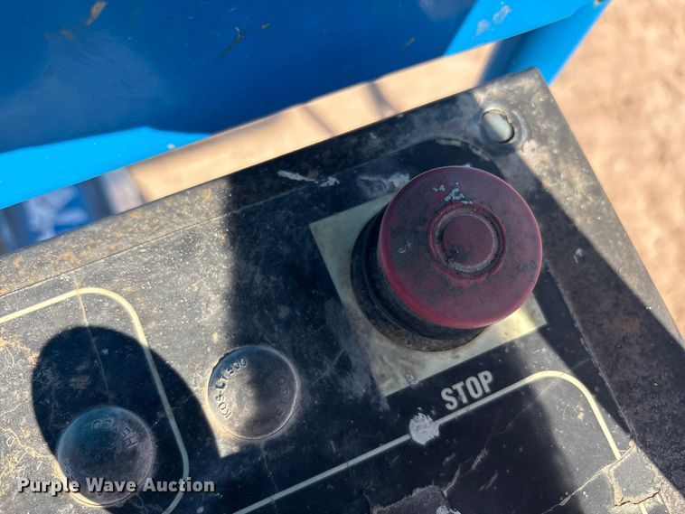 image for item EF6064 2010 Genie S80 boom lift