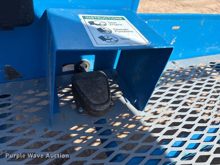 image for item EF6064 2010 Genie S80 boom lift